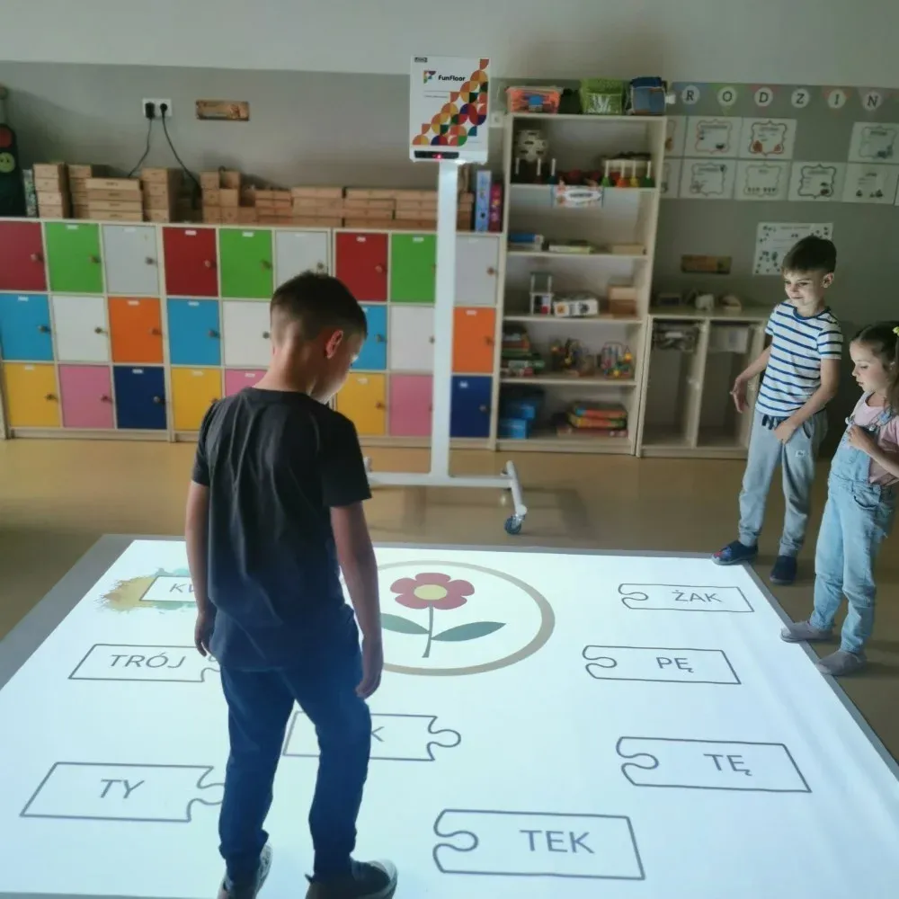 Zabawa z FunFloor REWALIDACJA MOBILNY w hotelowym lobby