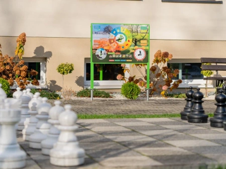 Naukowe place zabaw - Tablica edukacyjna 4 pory roku (jednostronna)
