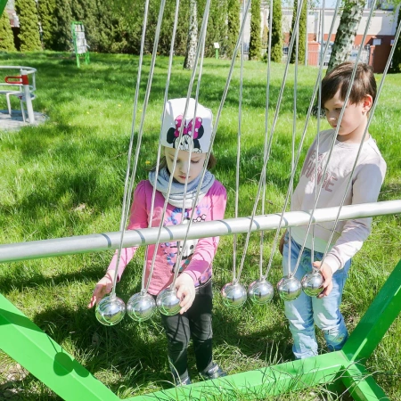 Naukowe place zabaw - Kołyska Newtona