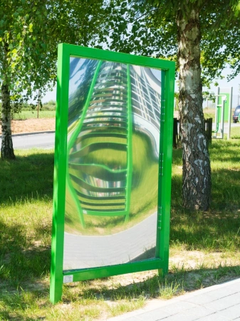 Naukowe place zabaw - Krzywe zwierciadła (Lustra śmiechu)