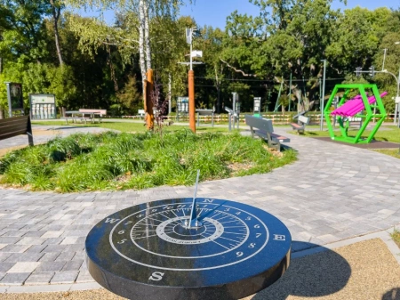 Naukowe place zabaw - Zegar słoneczny